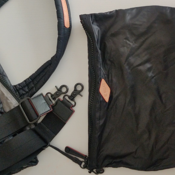 Medium Metro Tote Deluxe - Picture 8 of 9